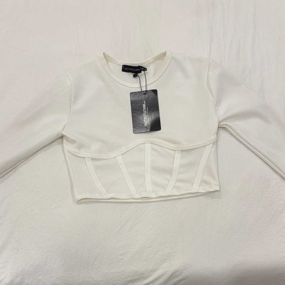 PrettyLittleThing Cream Long Sleeve Crop Top